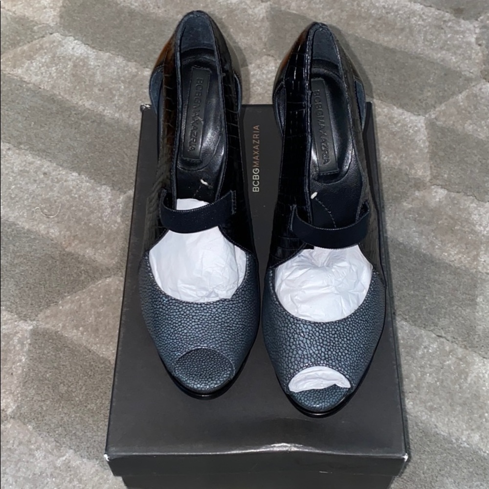 BCBGMAXAZRIA Smoke Comb Leather Day Sandals